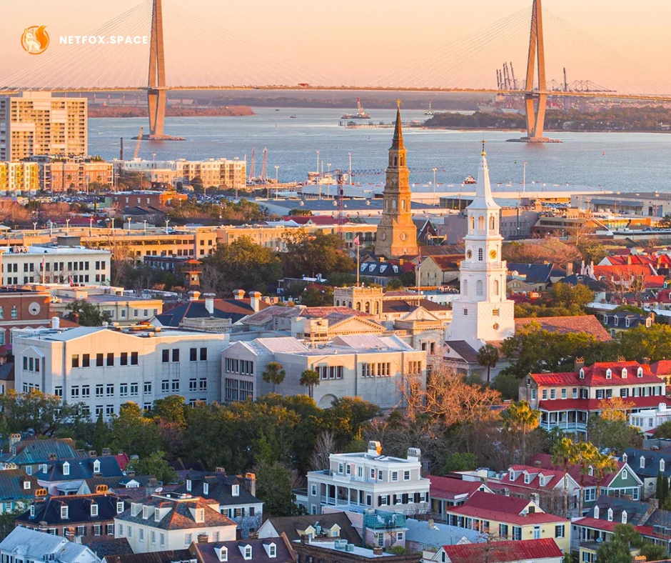 Charleston continues to charm visitors with its cobblestone streets, pastel antebellum houses, and world-class Southern cuisine. It’s the perfect blend of history and coastal relaxation.