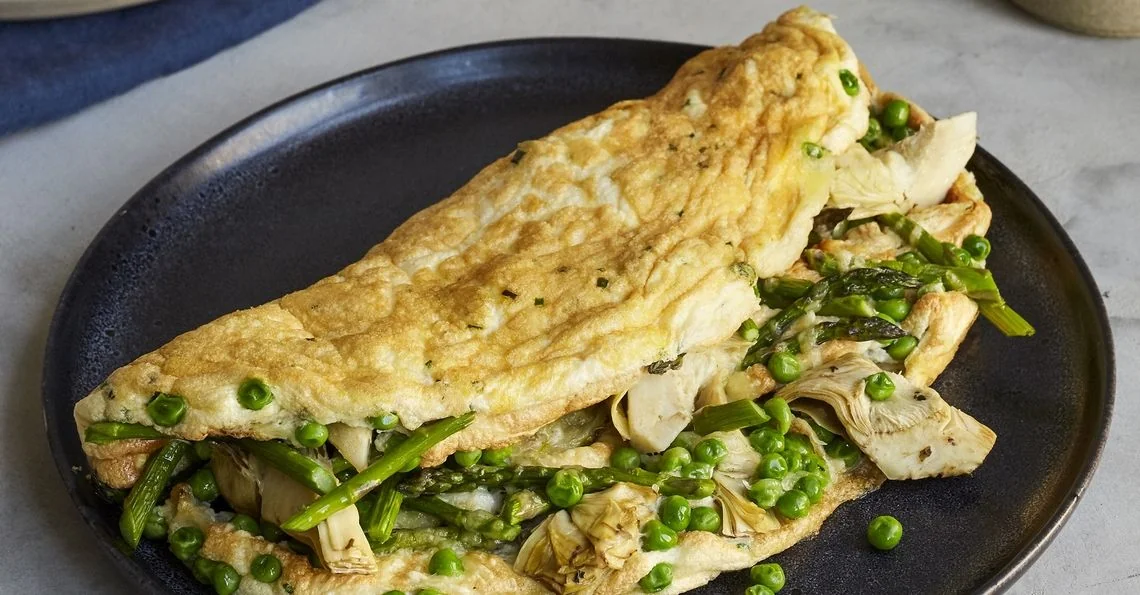 Spinach and artichoke heart omelet