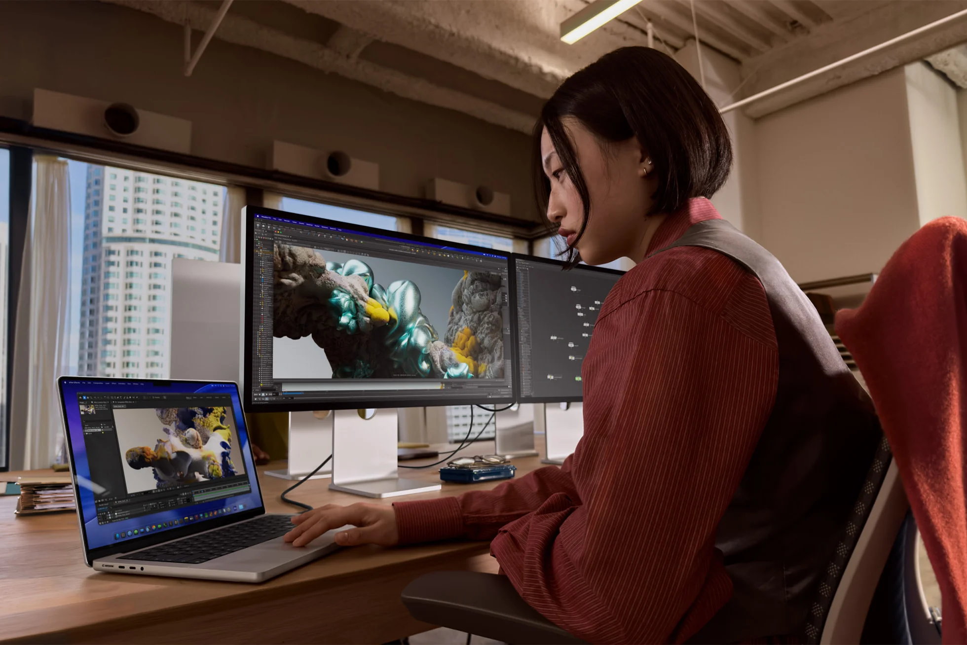 The new MacBook Pro can drive up to two high-resolution external displays with M5 Pro, and up to four high-resolution displays with M5 Max, providing the flexibility to create expansive workspaces.