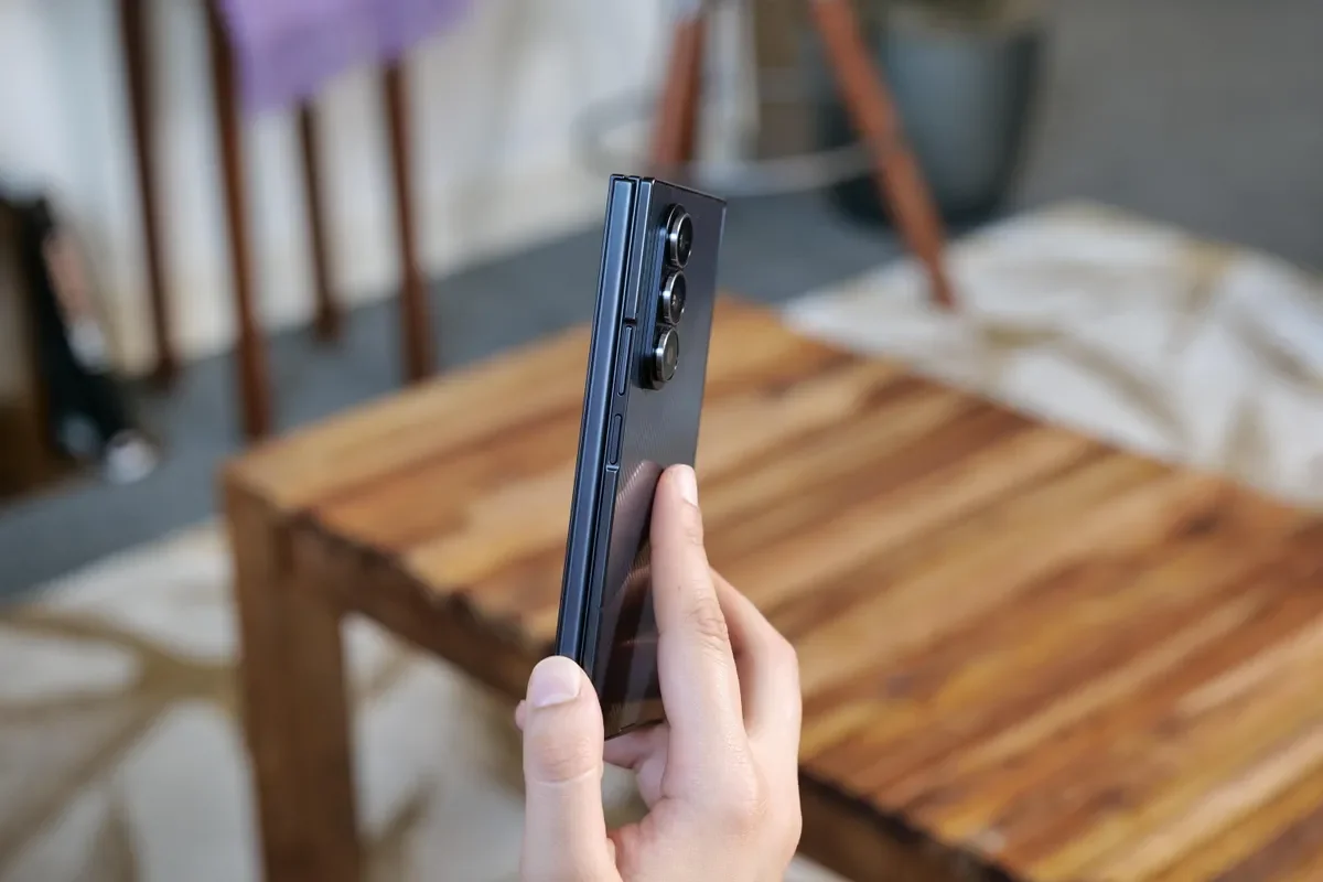 The TriFold is 12.9mm thick when closed, which CNET reviewer Abrar Al-Heeti says "can feel a little clunky."