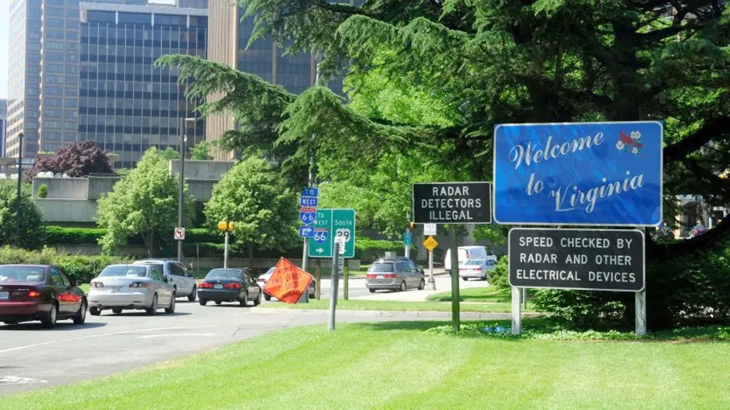 A welcome sign is posted in the grass near the intersection of Lee Highway, Key Bridge and the George Washington Memorial Parkway in Rosslyn, Arlington County, Va. (Universal Images Group/Getty Images)