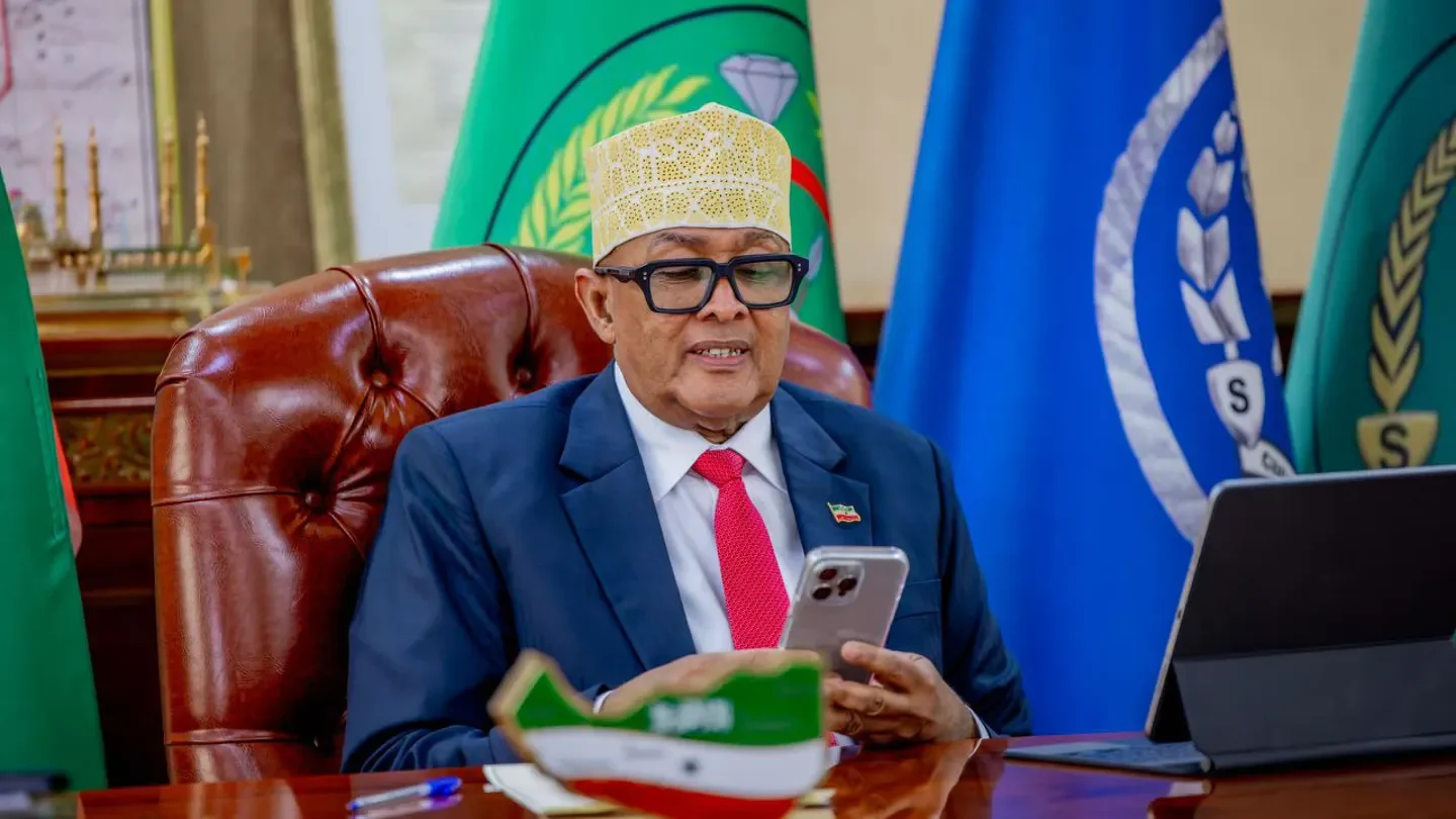 Somaliland President Dr. Abdirahman Mohamed Abdallah on a phone call with Israeli Prime Minister Benjamin Netanyahu on Dec. 26. (Benjamin Netanyahu via X)