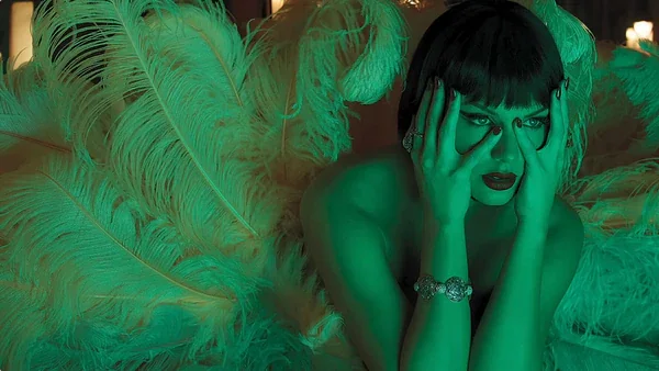 Taylor Swift has released a new music video for her song Elizabeth Taylor, featuring clips of the actress from her iconic films.