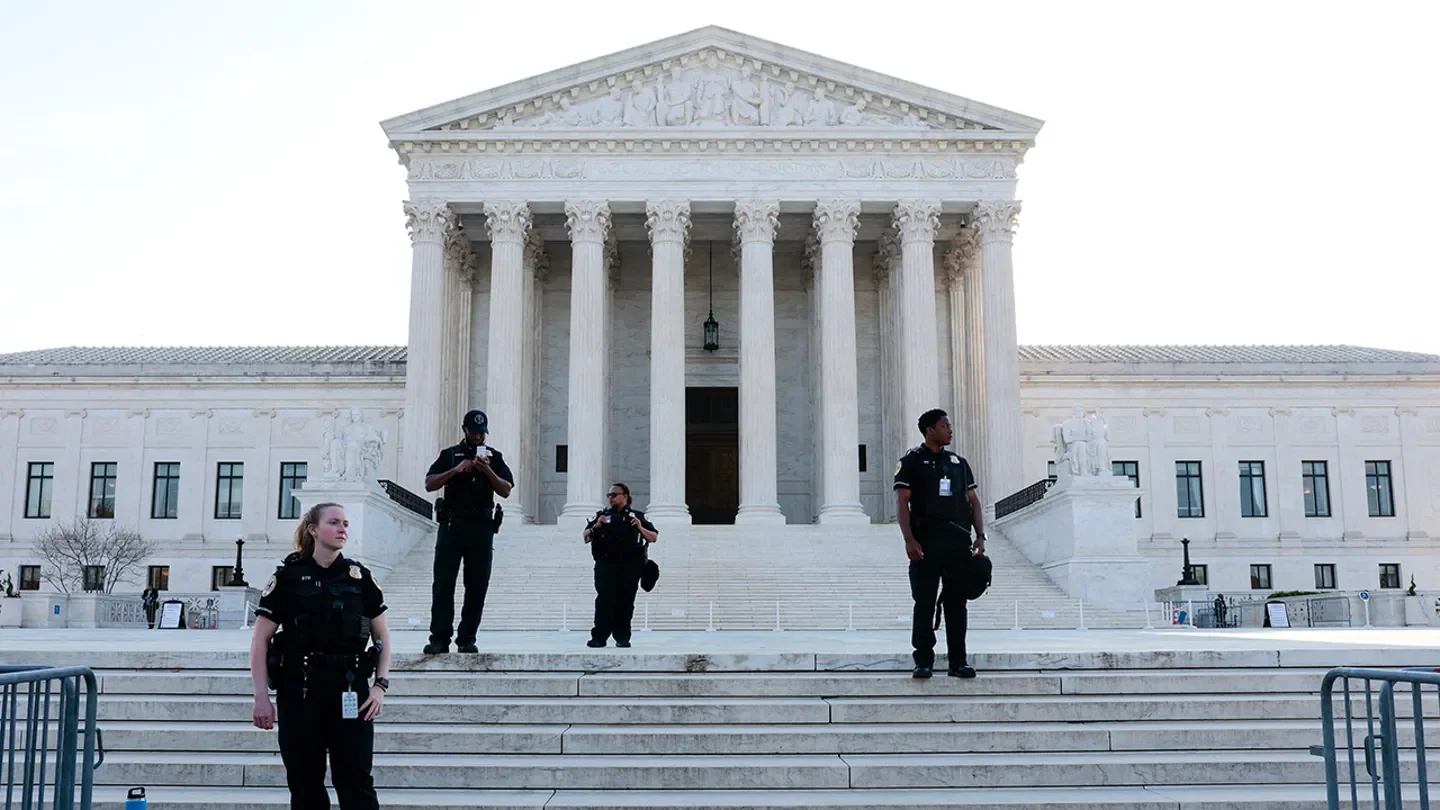 Police stand outside the U.S. Supreme Court. (Heather Diehl/Getty Images)
