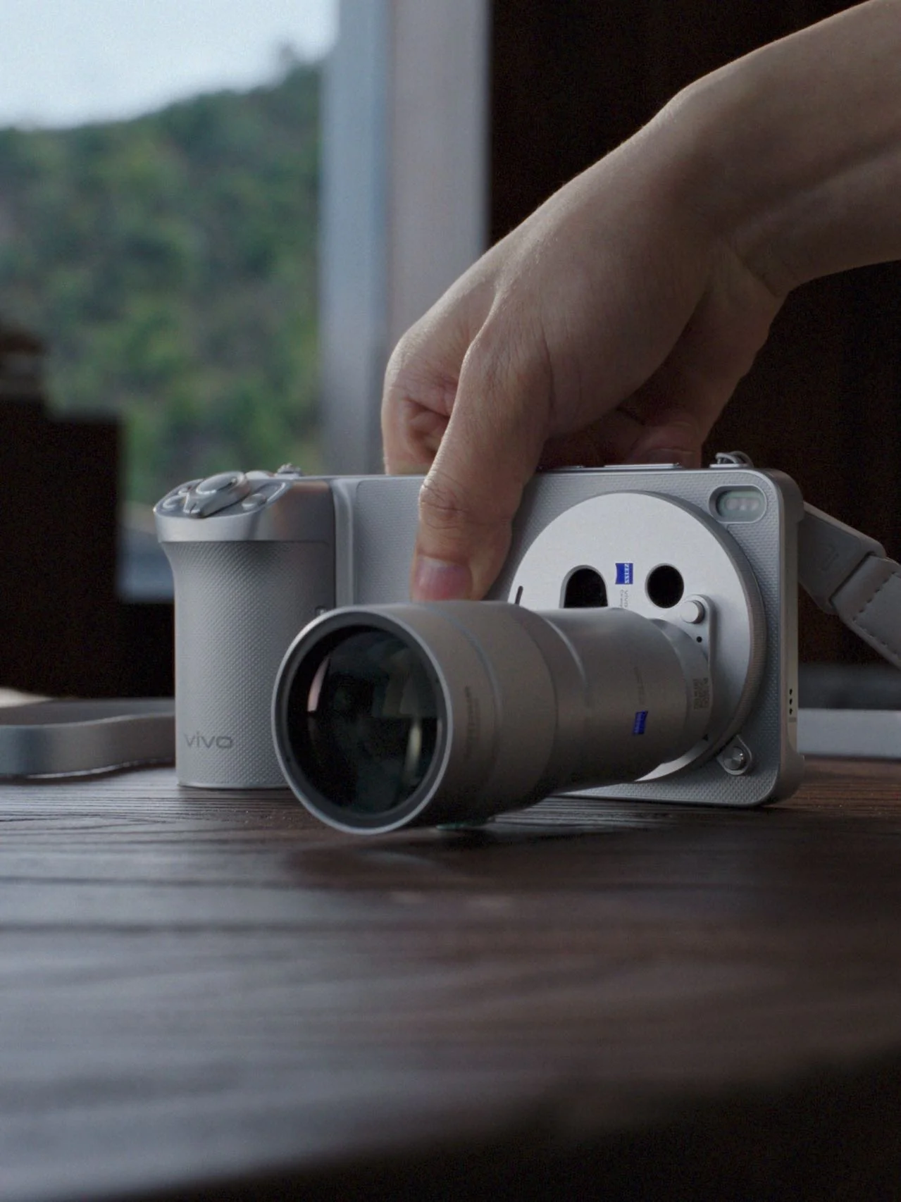 The most groundbreaking highlight in this close-up review of the vivo X300 Ultra is its photography system.