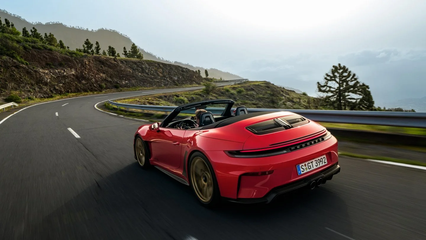 911 GT3 available with a fully automatic convertible roof for the first time